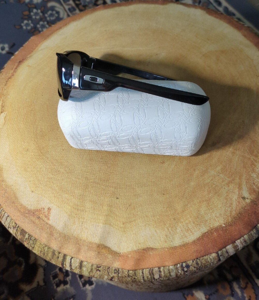 Oakley NO SCRATCHES Black Polarized Sunglasses - Classic Rectangle - Picture 2 of 10